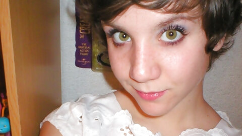 Pinky Lee surprises with nude pics taken by herself