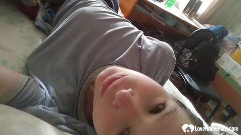 Amateur teen unveils her cute boobs and big ass at home in a solo