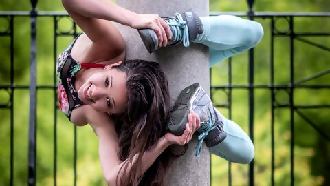 Pixie Le Knot (Game of Thrones contortionist) hanging out